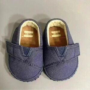 Size 1 baby boy crib flats Toms navy and tan Velcro strap moccasins no flaws